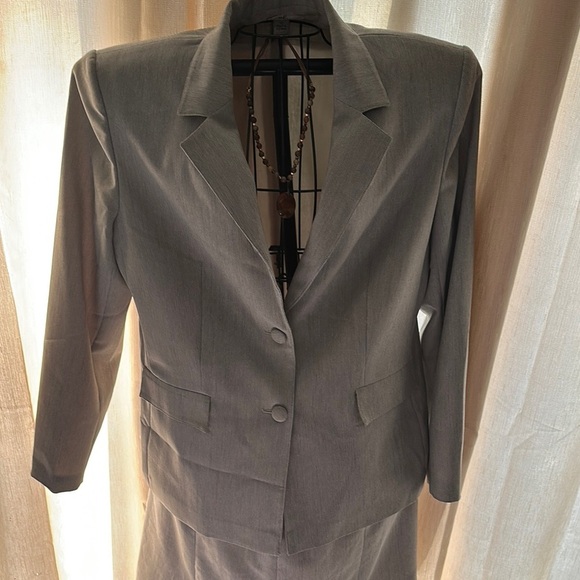Emily Light Grey/Tan Skirt Suit size 16 - Picture 2 of 16